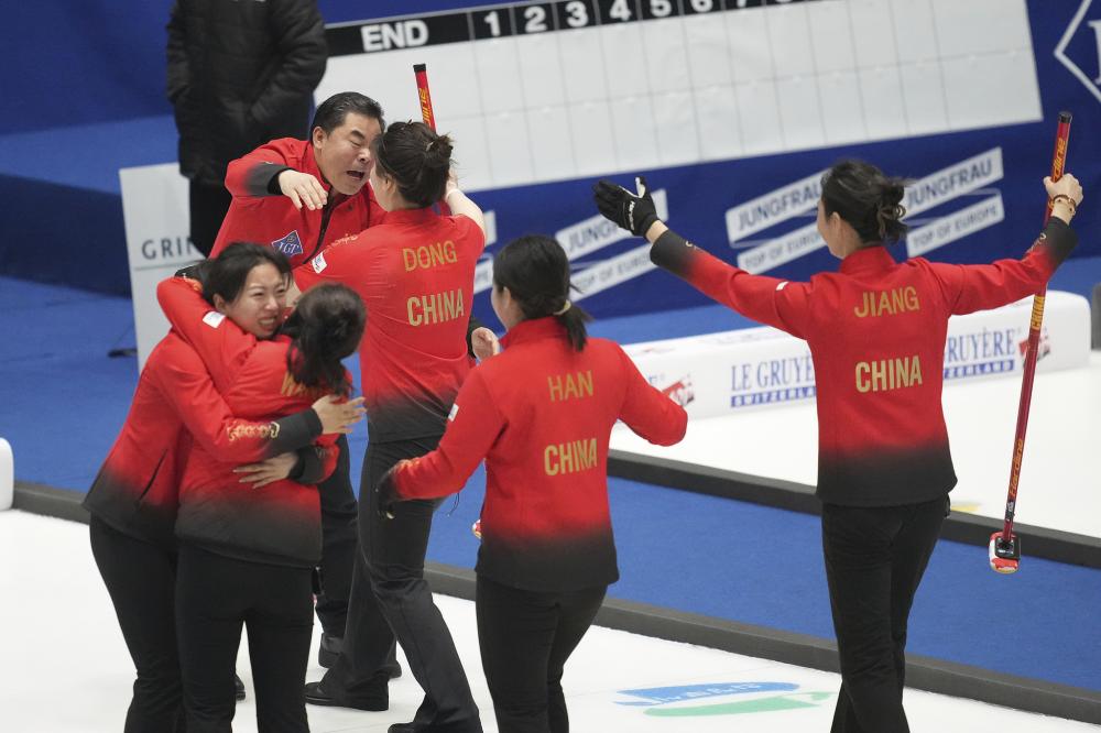新赛季CBA竞争激烈，广厦、上海、山西、广东等队外援实力最强，新疆表现不佳，外援政策影响比赛格局。